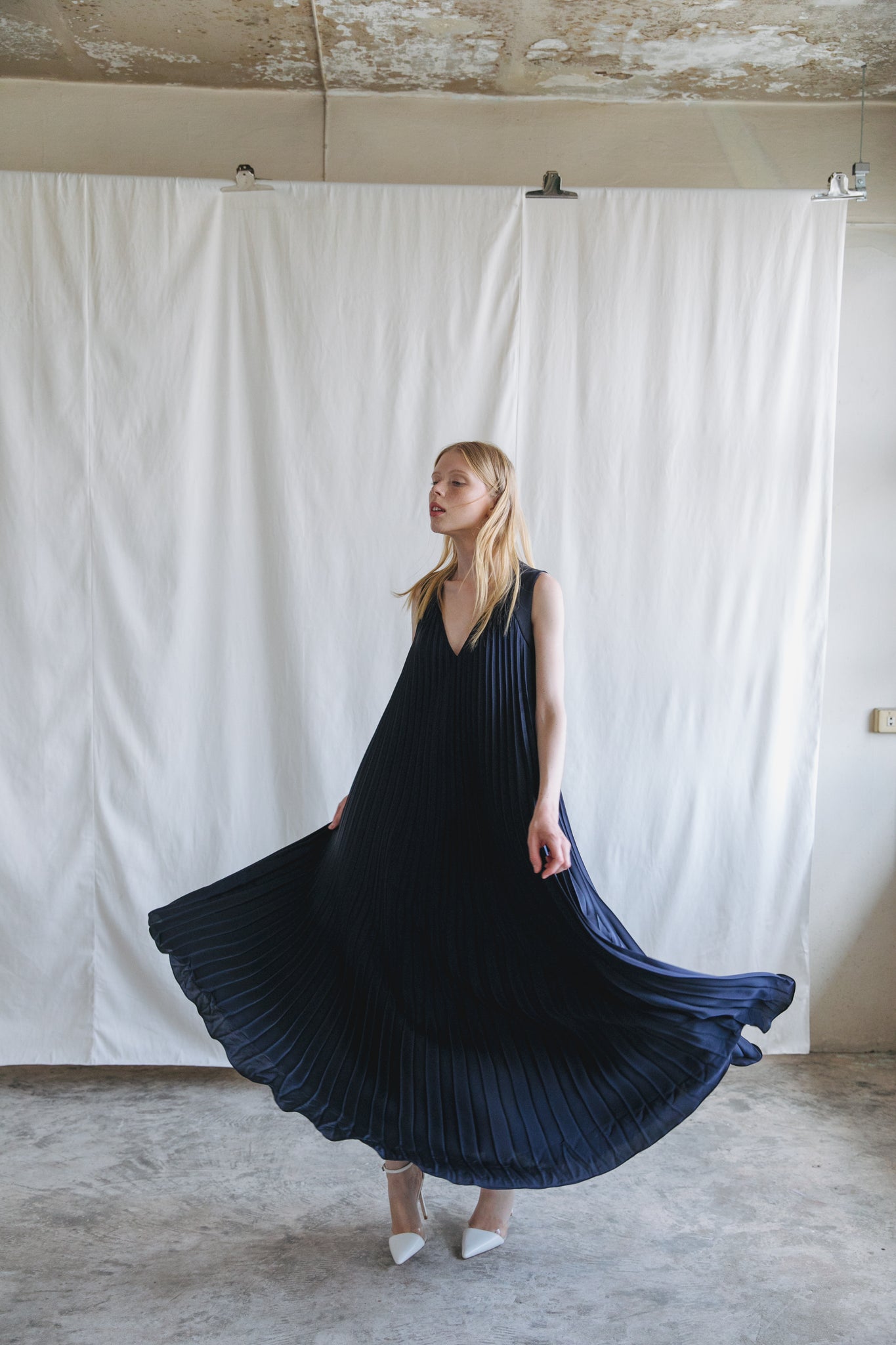 ZQ061708DNV : PLEATED DRESS