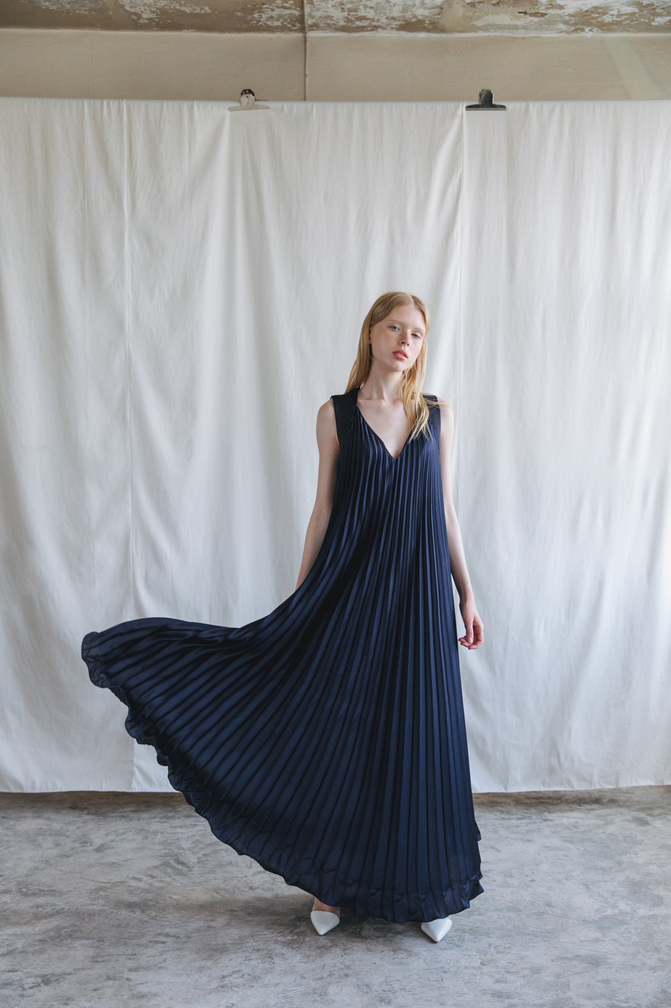 ZQ061708DNV : PLEATED DRESS