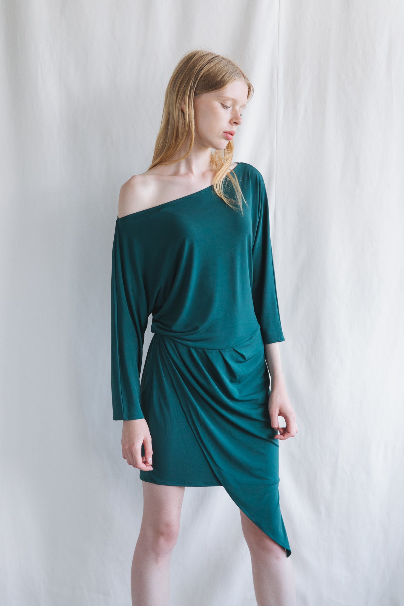 ZP091724DGR :OFF-SHOULDER DRESS (TG009)